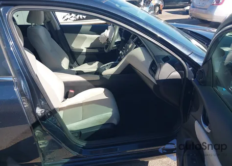 2022 Honda Insight Ex z USA, uszkodzony, nr VIN 19XZE4F56NE009853